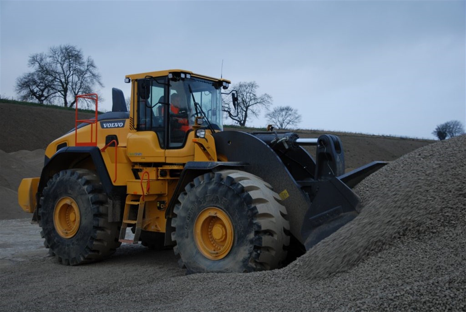 First Volvo L260H goes to Lightwater Quarries Ltd