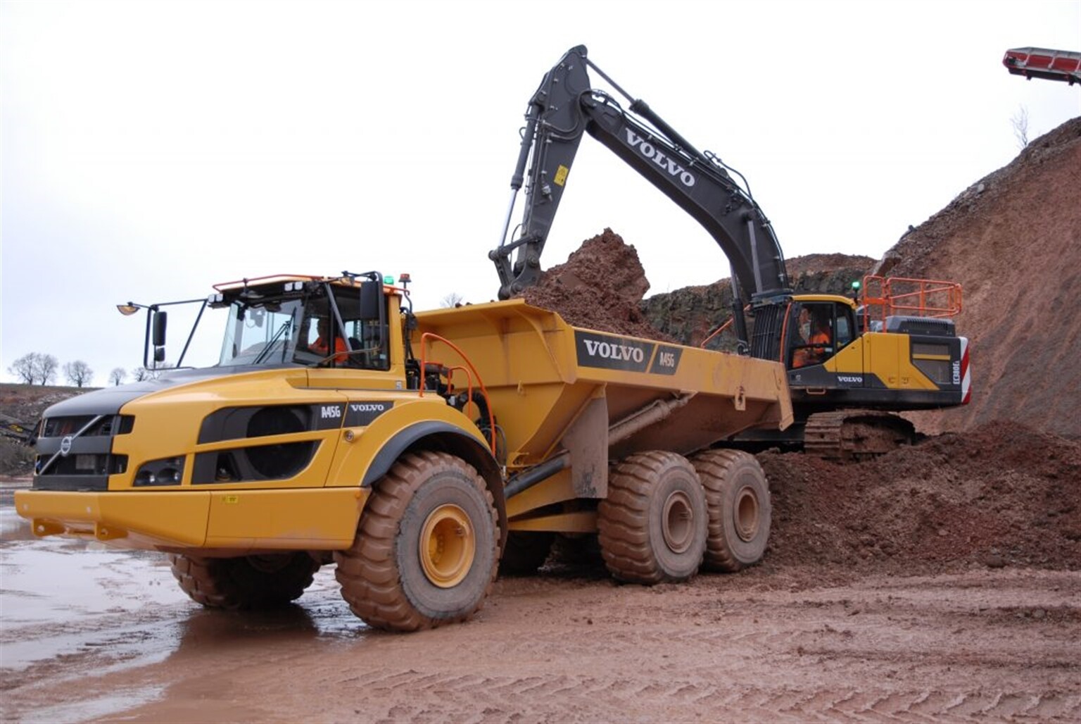 Morris & Perry invest in new Volvo A45G