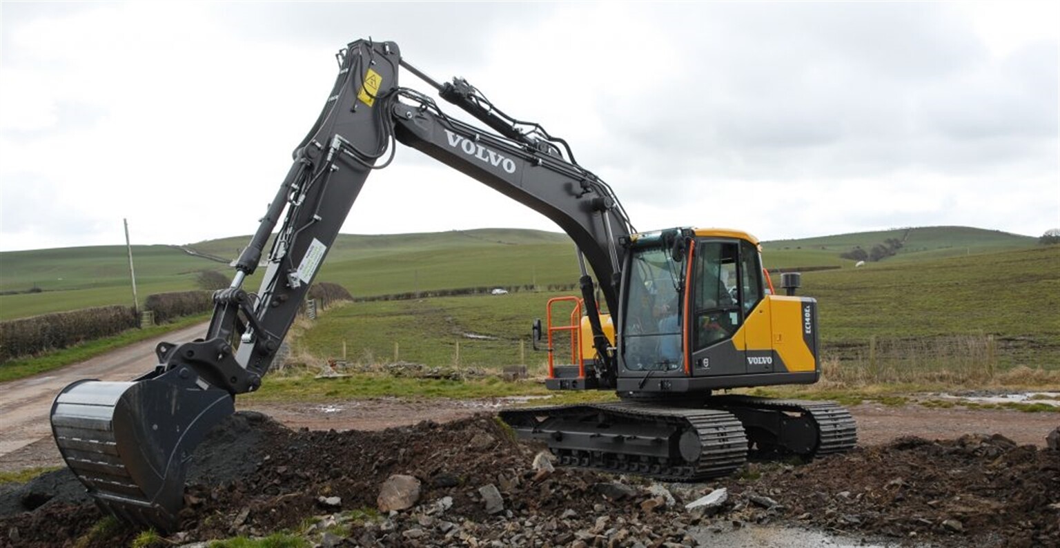 Volvo EC140E goes to work on the farm