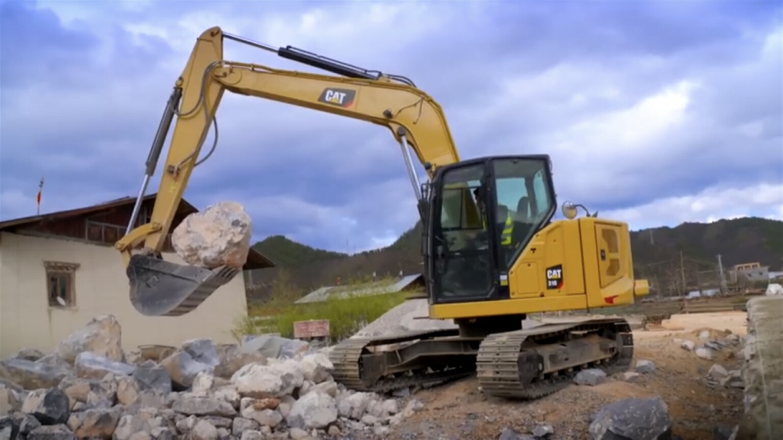New Cat Midi Excavators Rolled Out