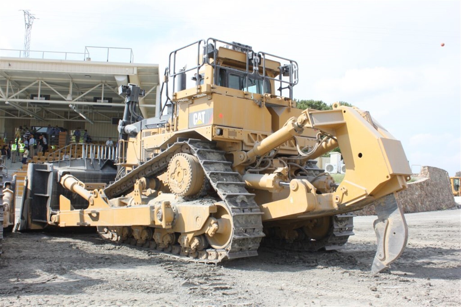 Pushysix gives us a walkaround of the Cat D11T