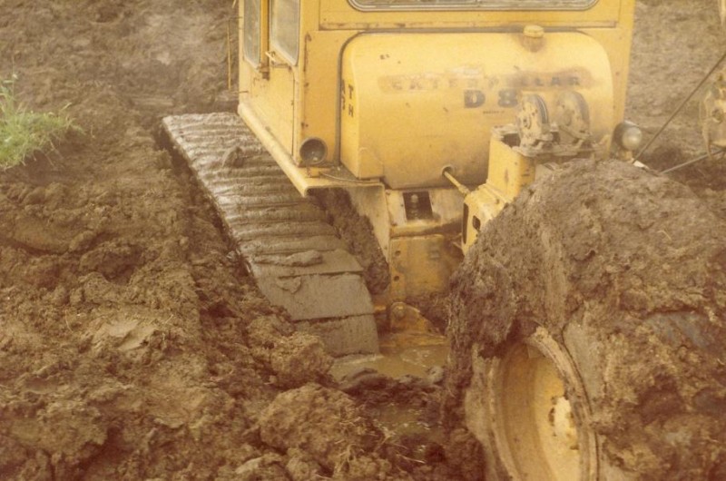 Cat D8H Scraper Bogged 2