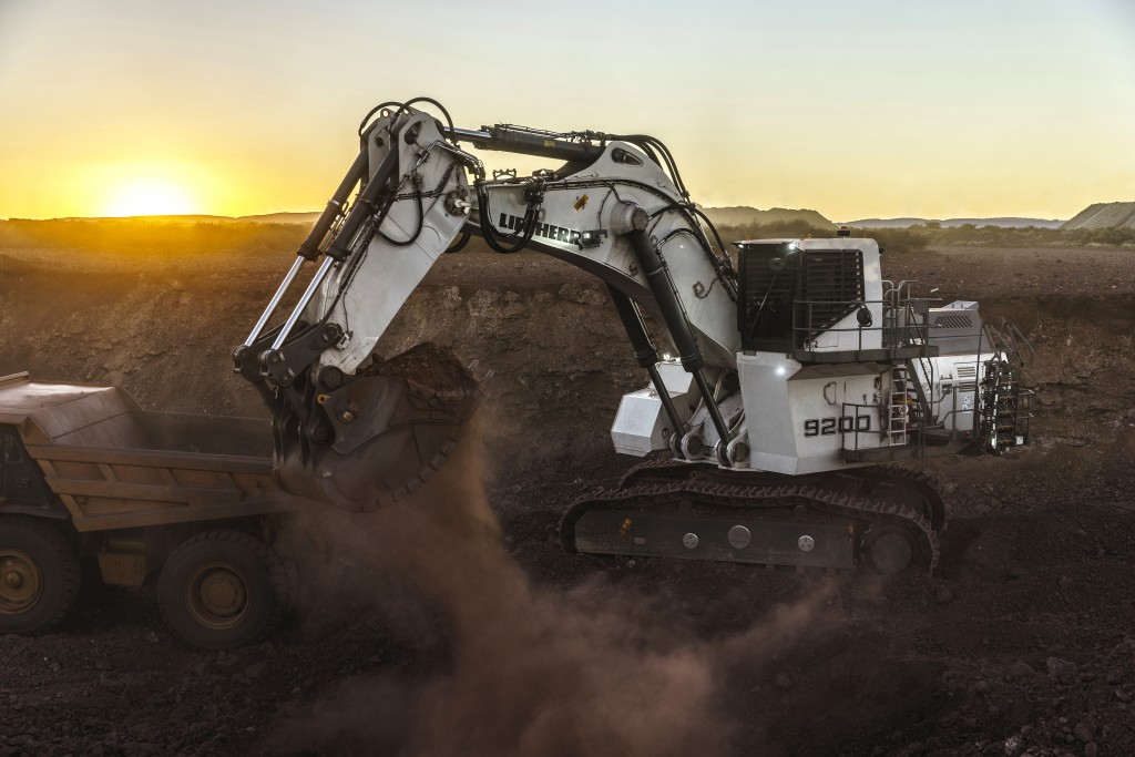 liebherr-r-9200-excavator-300dpi