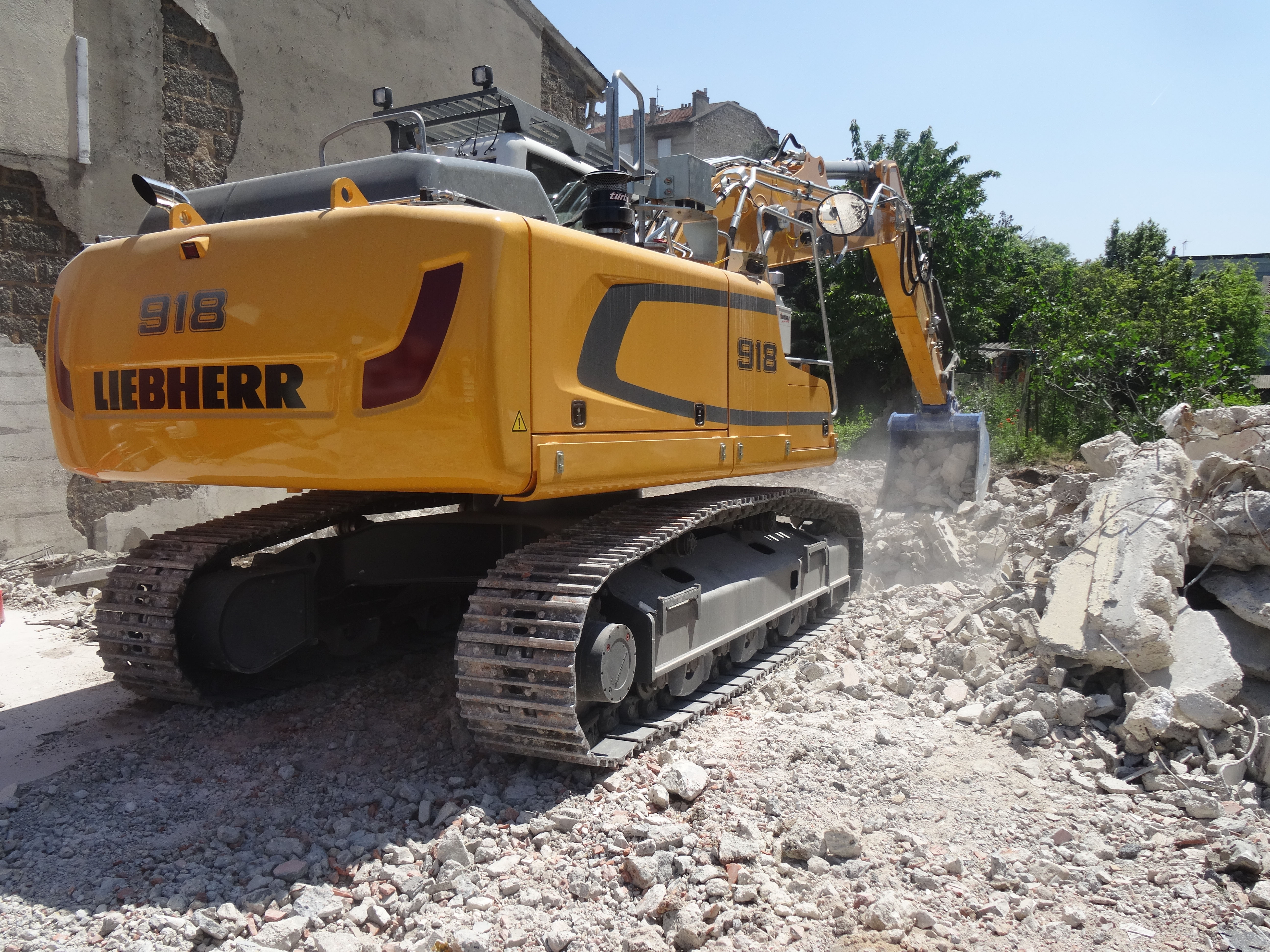 liebherr-crawler-excavator-r918-ecd-02