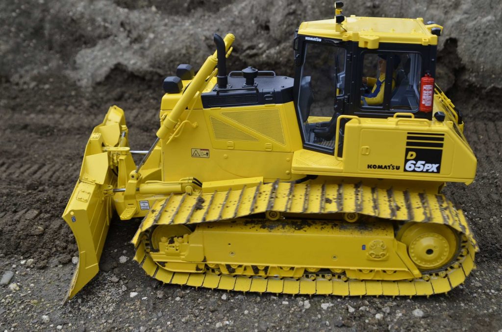 komatsu-d65px-model