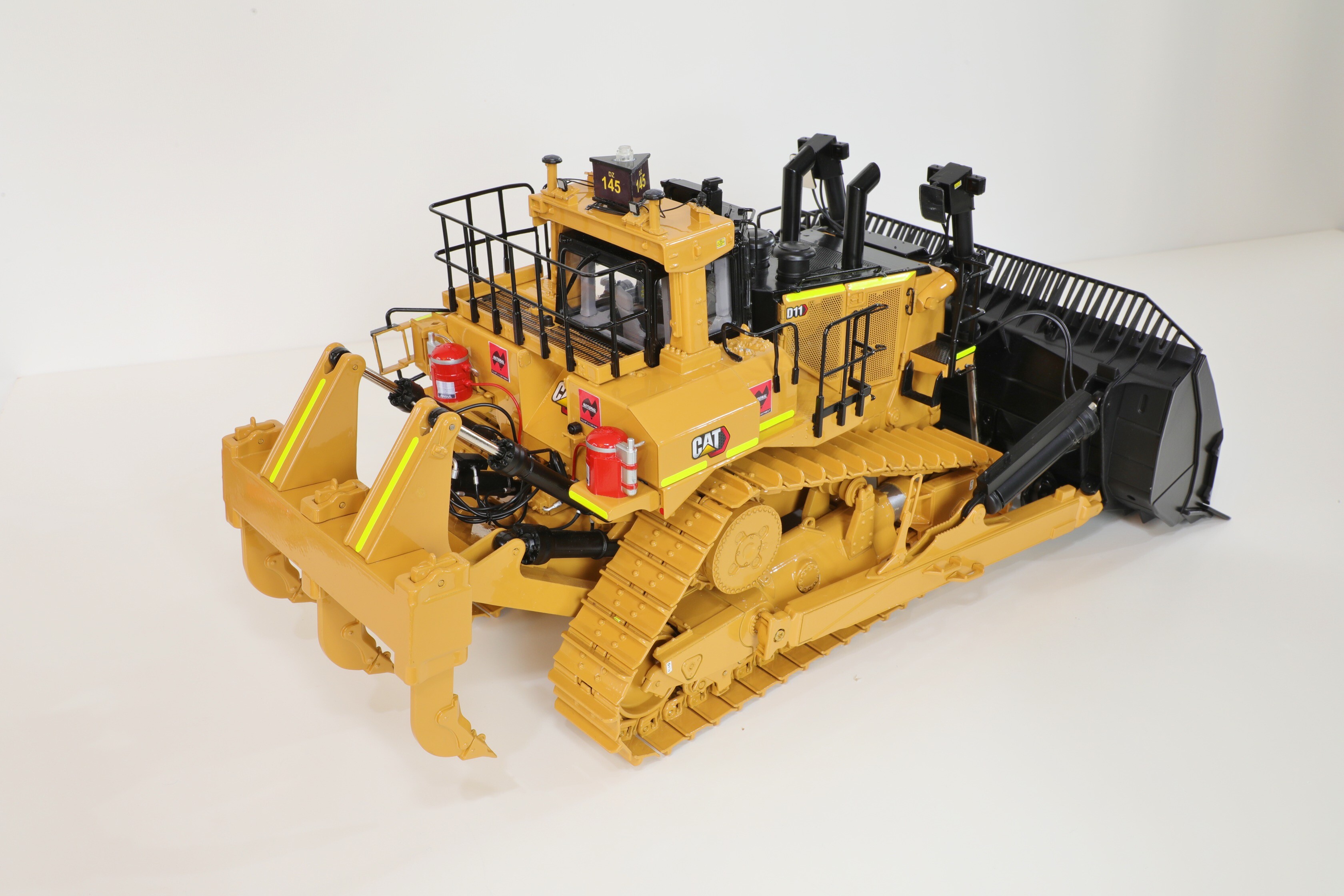1:24 Cat® D11 Coal Blade - Die-Cast - Classic Construction