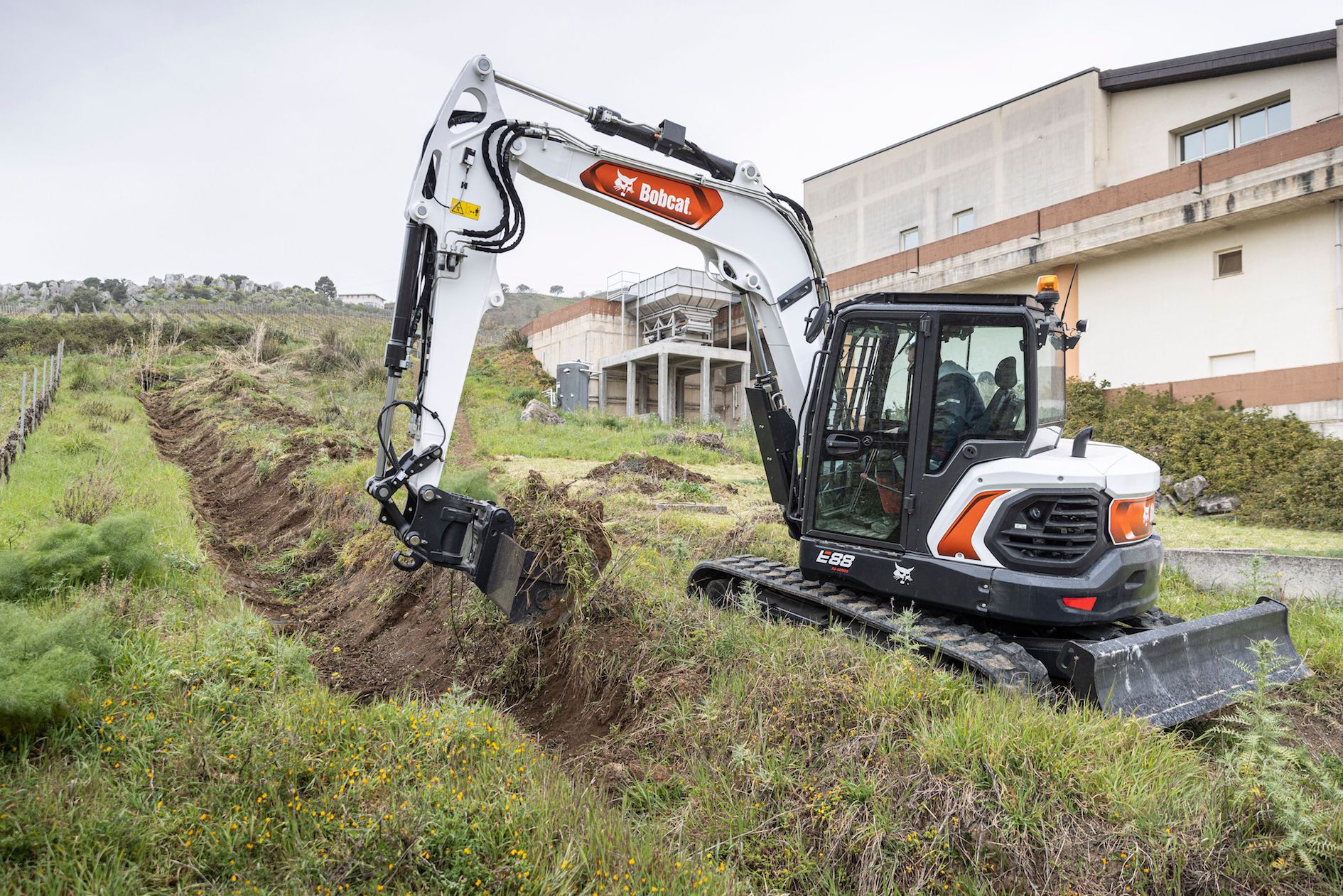 8 ton в рублях. Мини экскаватор Бобкэт. Mini Excavator Bobcat e50. Экскаватор Бобкэт 12 тонн. Бобкэт экскаватор 302.5.