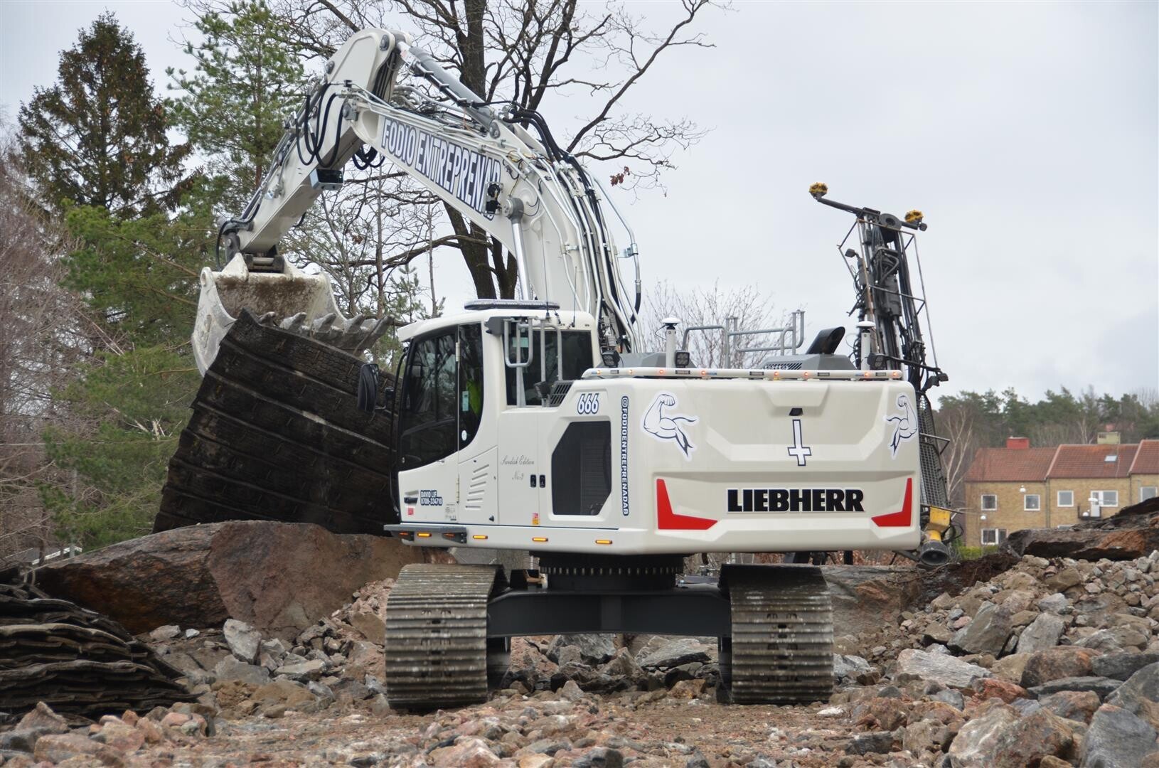 La nuova generazione di escavatori cingolati Liebherr progettati per il mercato svedese Liebherr-sweden-generation-8-1-300dp