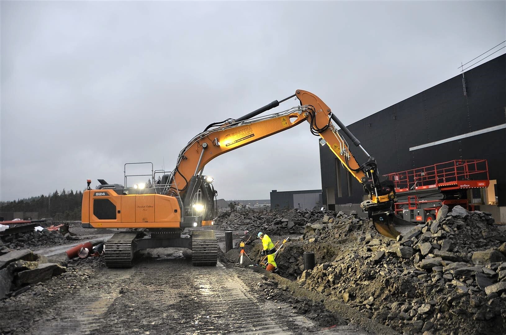 La nuova generazione di escavatori cingolati Liebherr progettati per il mercato svedese Liebherr-sweden-generation-8-4-300dp