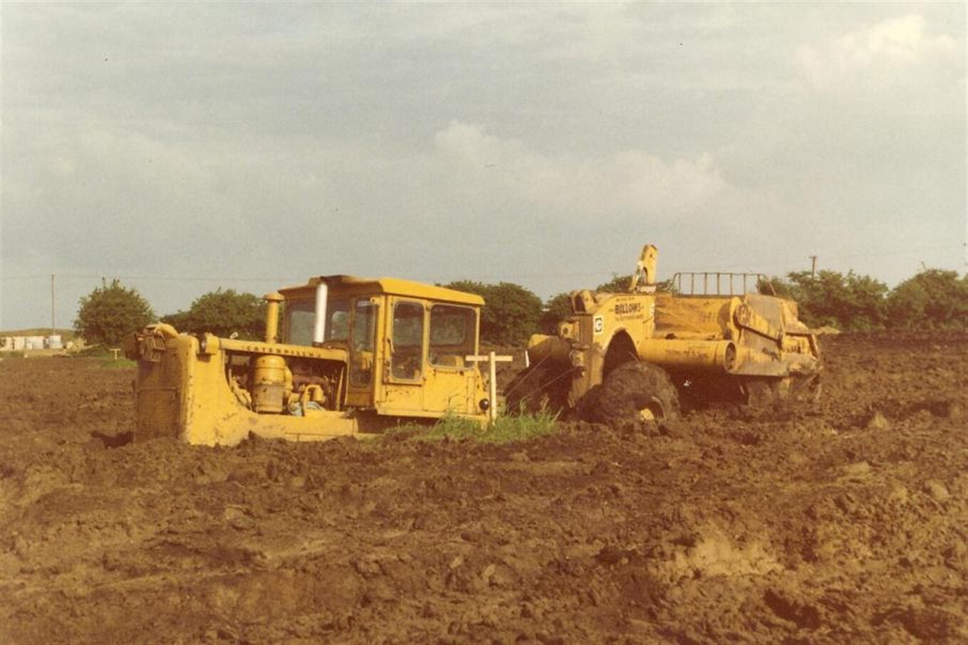 Cat D8H & Box in a sticky situation (Archive photos)