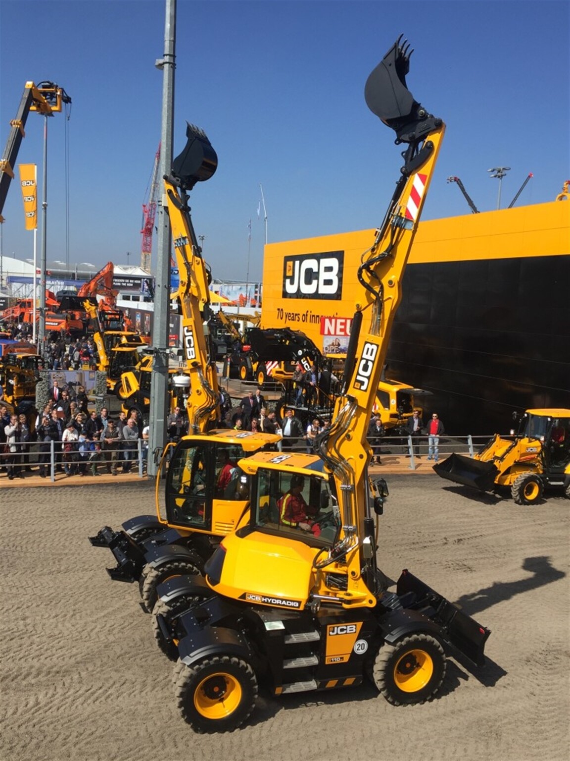 H.E. Services digs the Hydradig