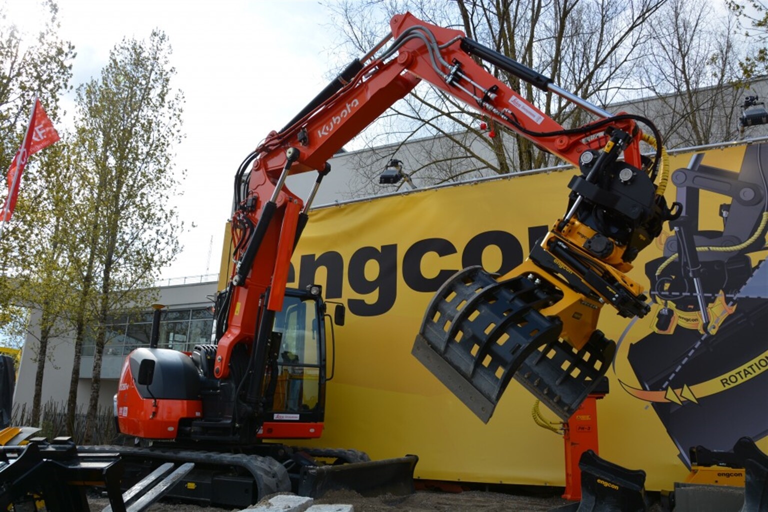 Engcon spread the tilt-rotator gospel at Bauma