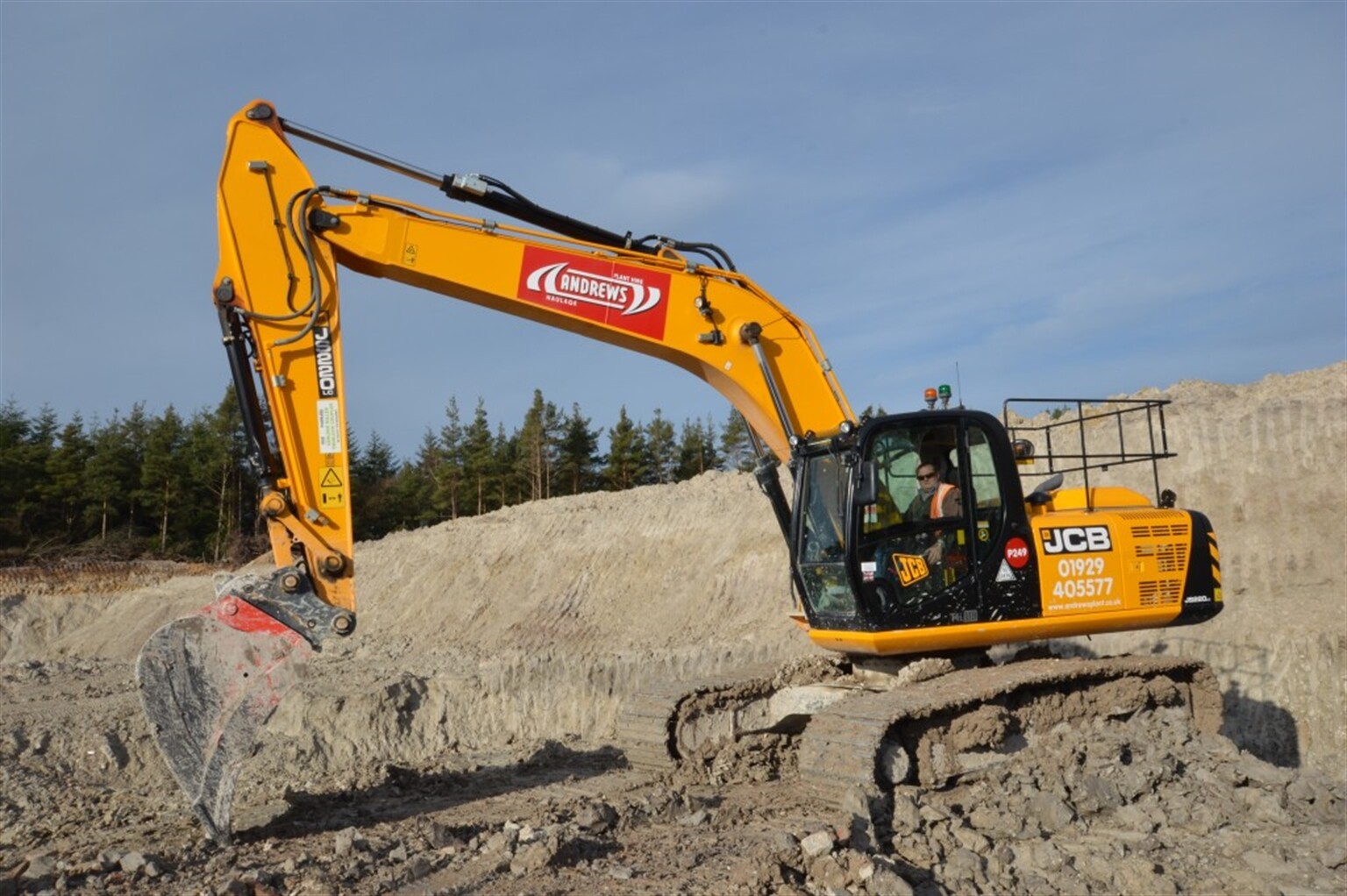 JCB JS220LC's get to grip's with Dorset clay