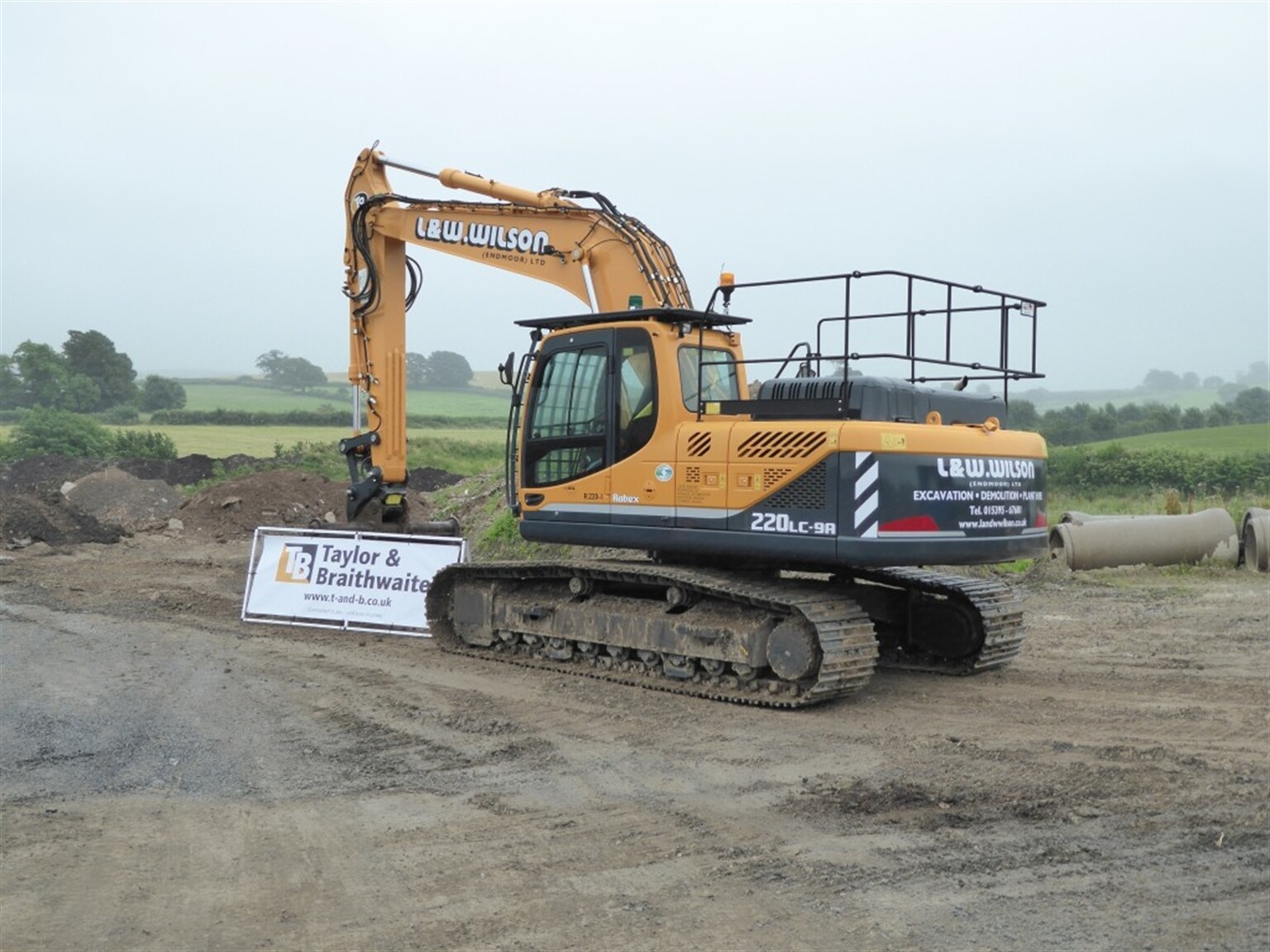 Hyundai dealer celebrates the sale of 500th new machine and donates 500.00 to cancer charity