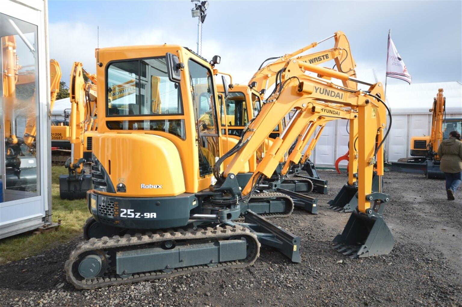 HHI and CNH form exclusive strategic alliance for mini excavator business