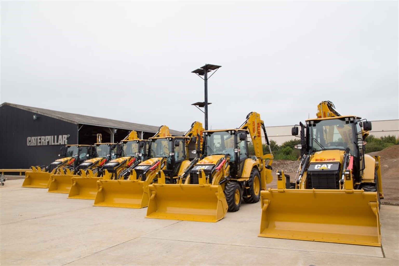14 new Cat machines led by 6 backhoe loaders in Willis Brothers fleet deal