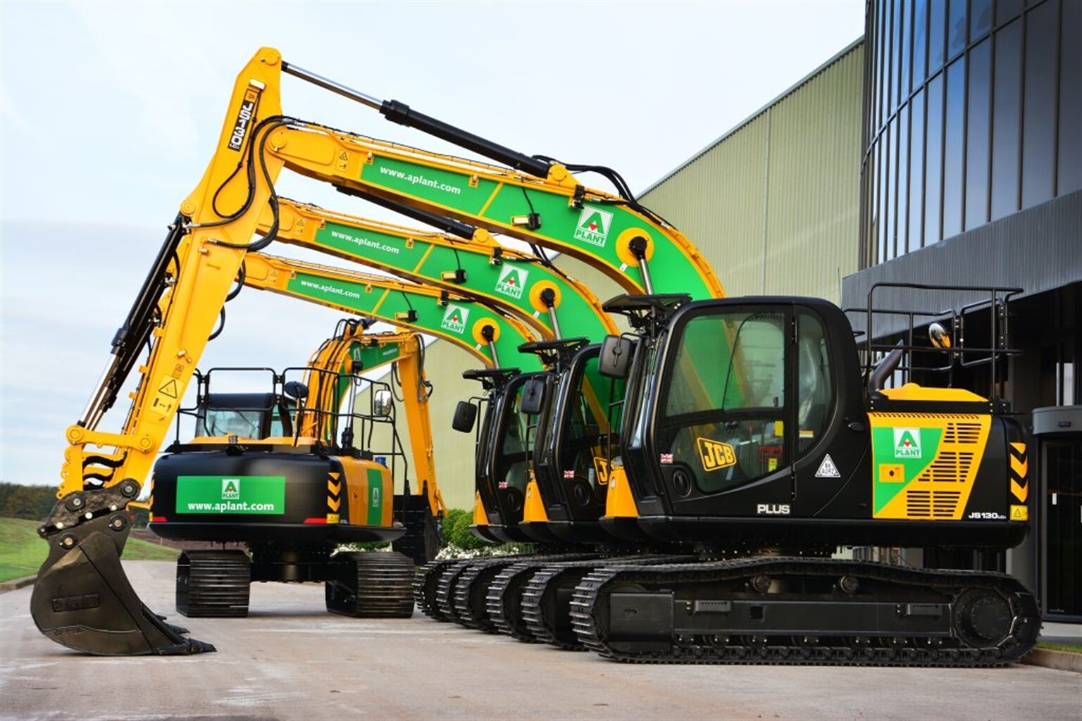 JCB lands big deal as A-Plant orders 1,200 machines