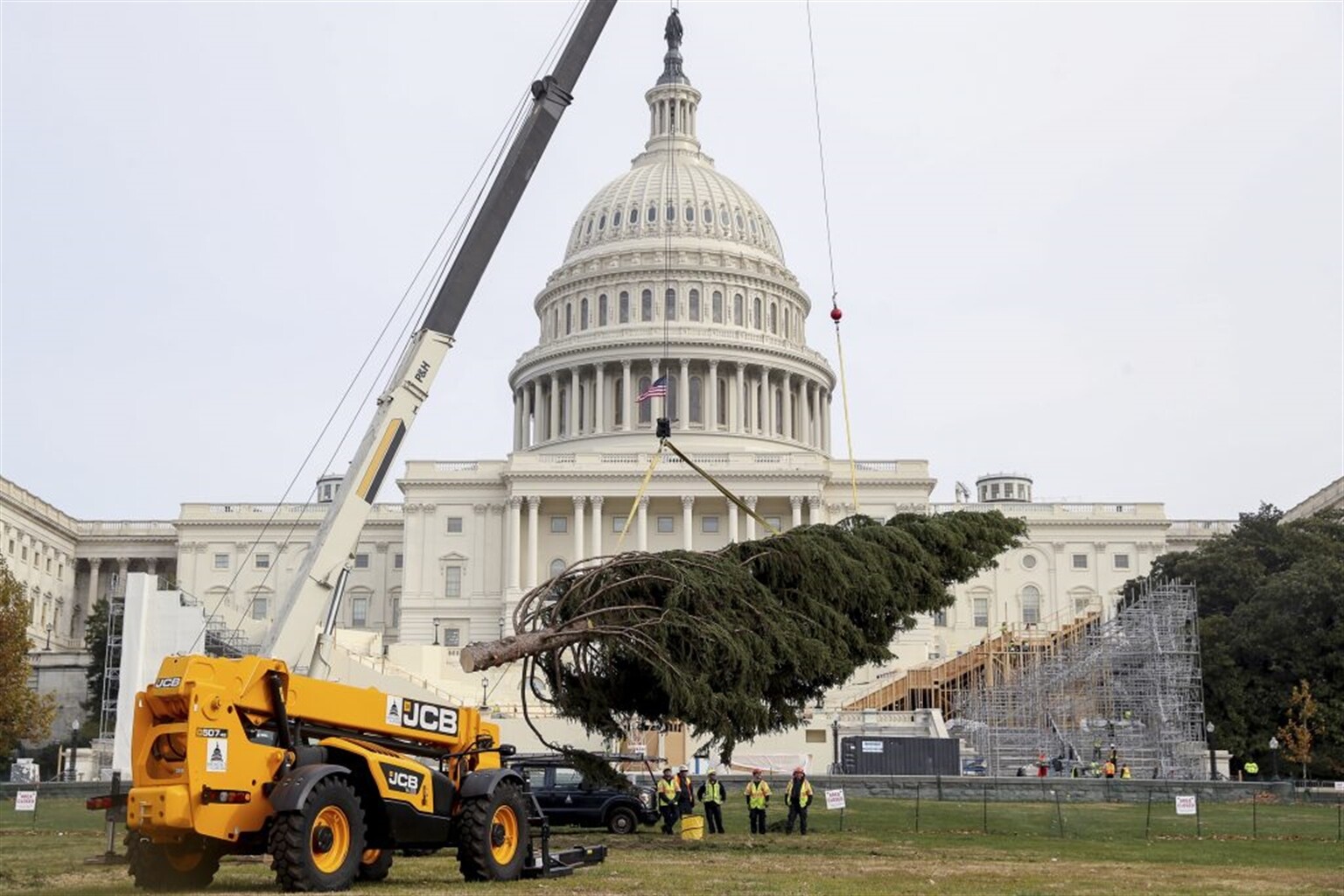 It will be a White Christmas at the White House thanks to JCB Loadall