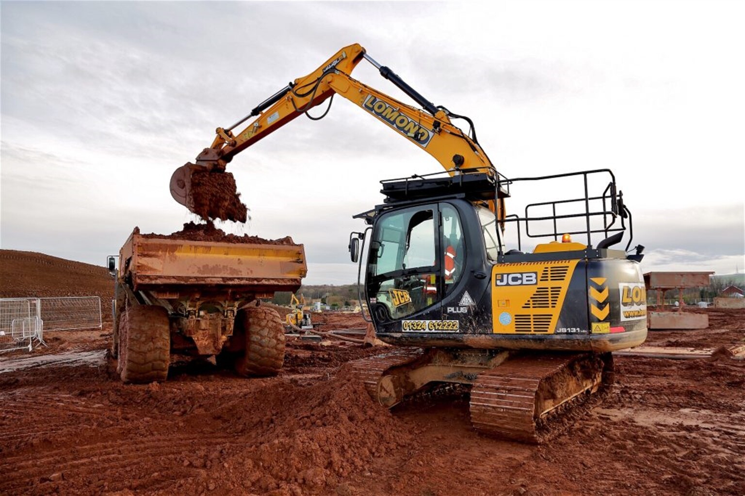 Lomand Plant invests heavily in more JCB kit