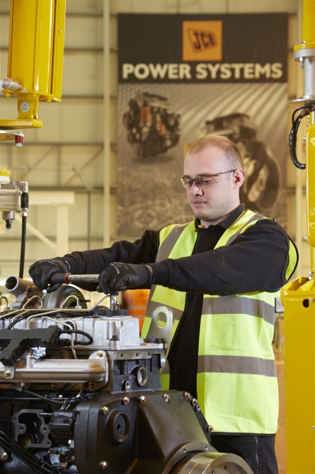 JCB AIMS HIGH WITH £45 MILLION INVESTMENT IN SIX CYLINDER ENGINE