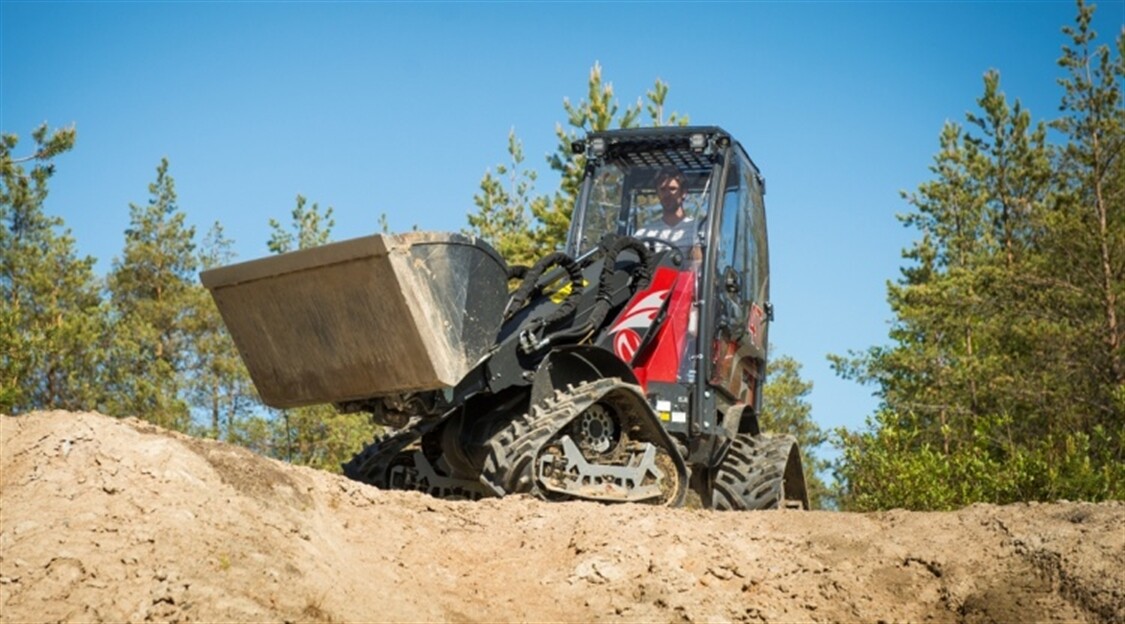 Compact tracked loader Finnish style