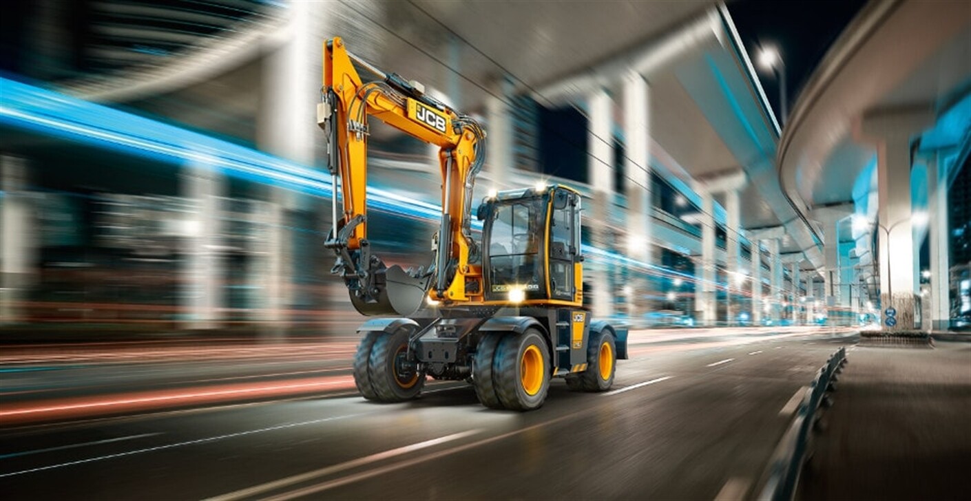 A spot of London sightseeing in a JCB Hydradig