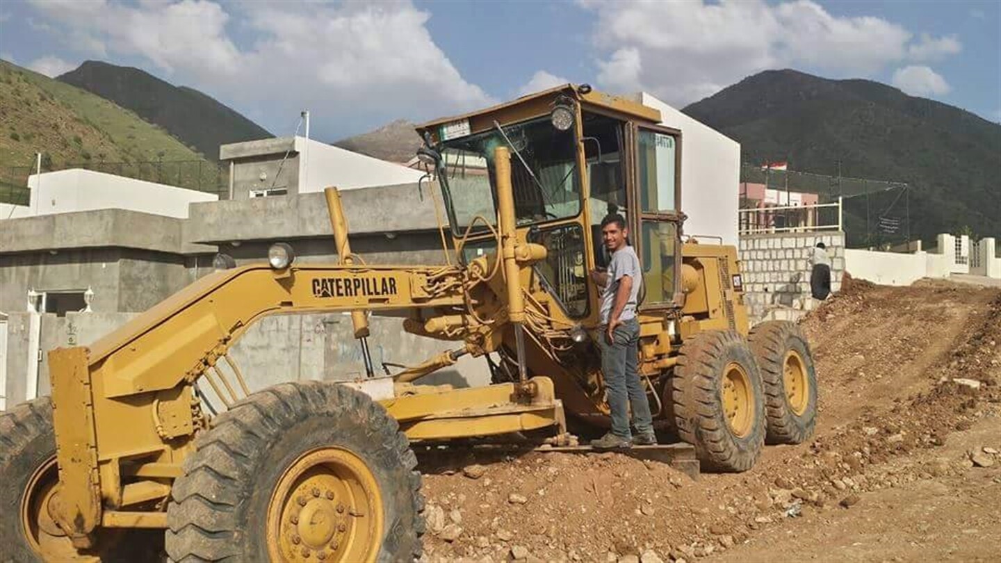 Extreme motor grader antics