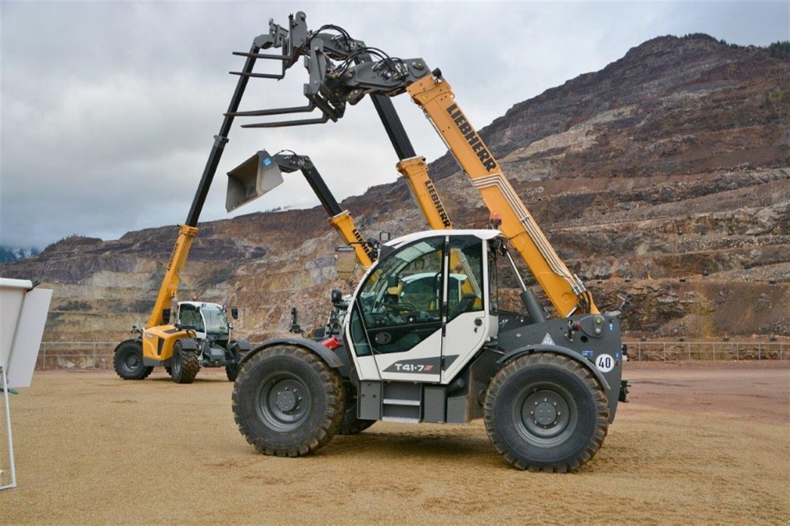 Liebherr reaches out with new telescopic handlers