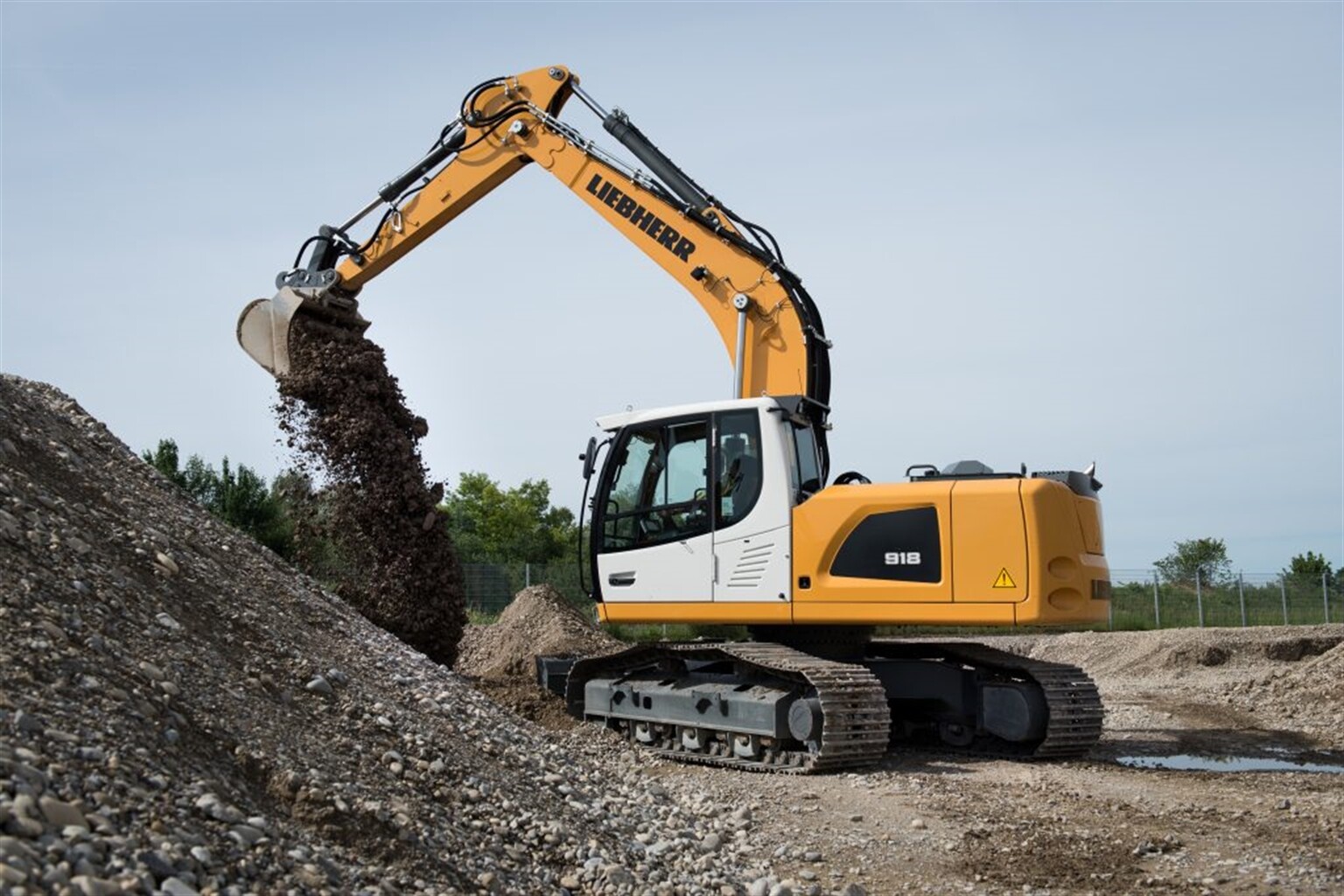 New Liebherr R 918 is the new kid on the block