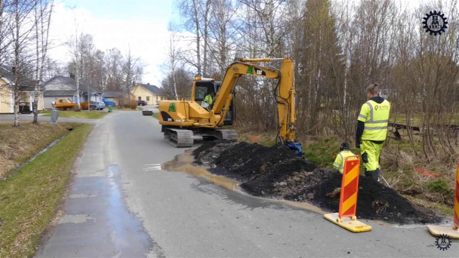 SMP tiltrotator offset digging with a Cat 307C