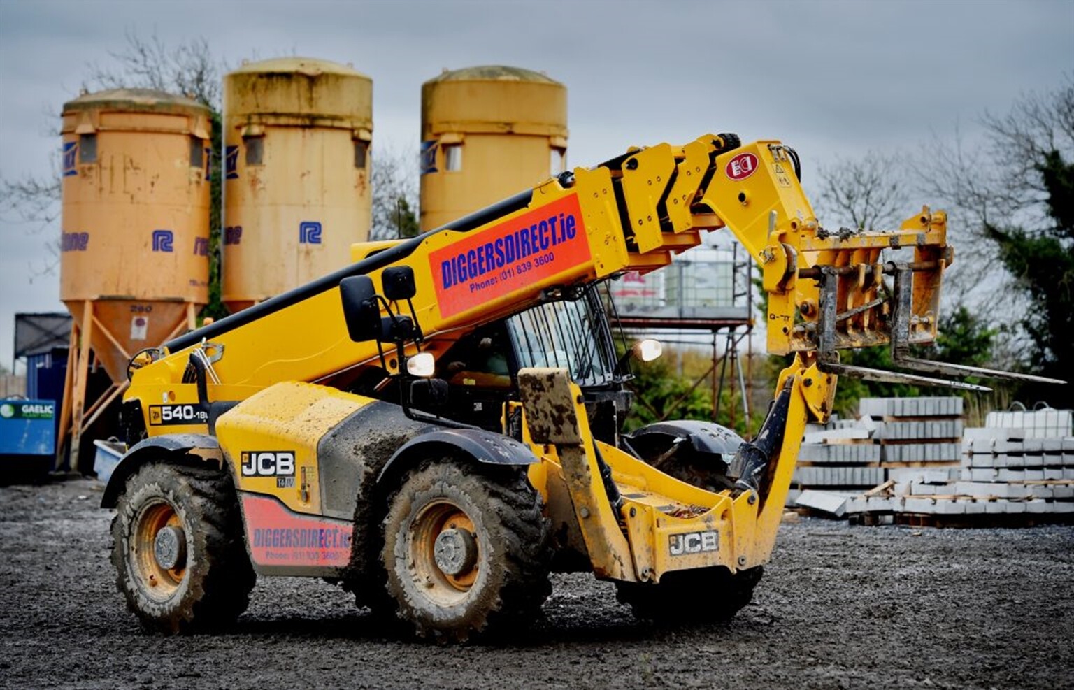 Diggers Direct sets sights on JCB Hi Viz Loadalls