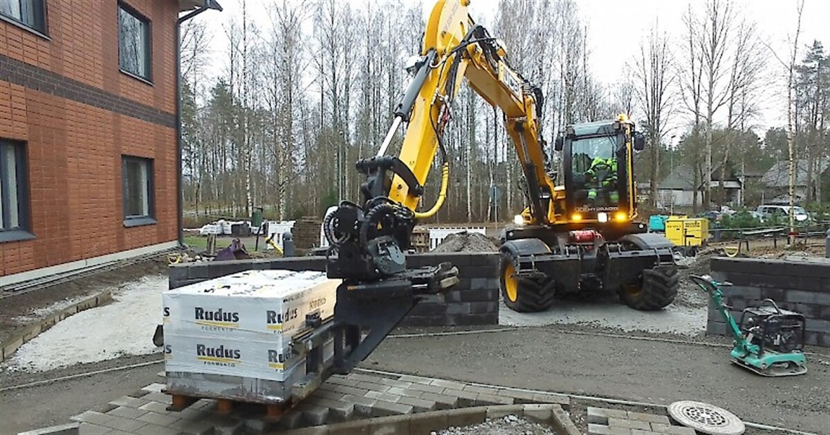 JCB Hydradig impresses Finnish entrepreneur