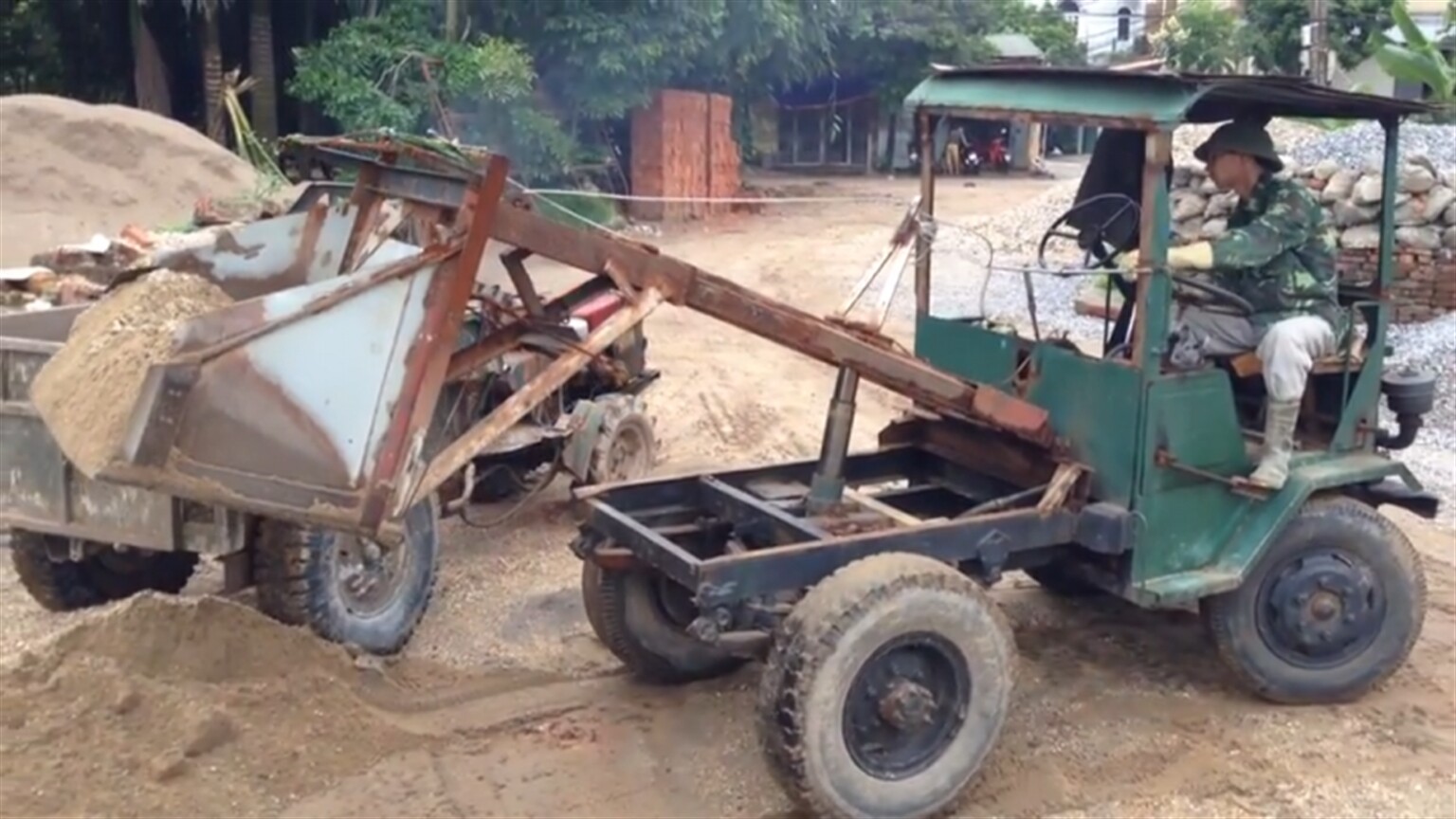 Primitive home-made loader does the job!