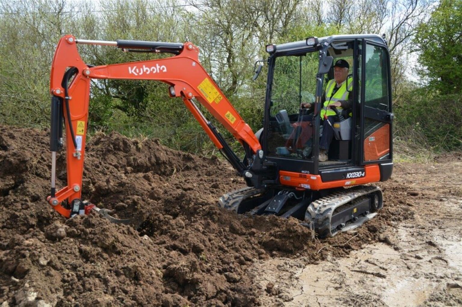 The sun shines for Vincent Tractors Kubota Dig Day