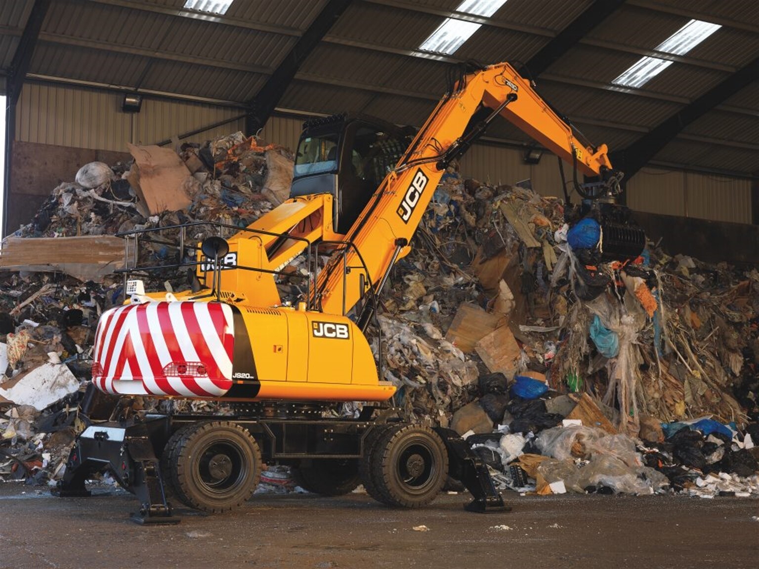 Wastemasters Hire goes yellow with new JCB kit