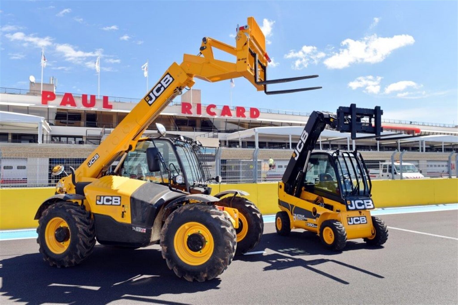 JCB on the starting grid for French Grand Prix Support