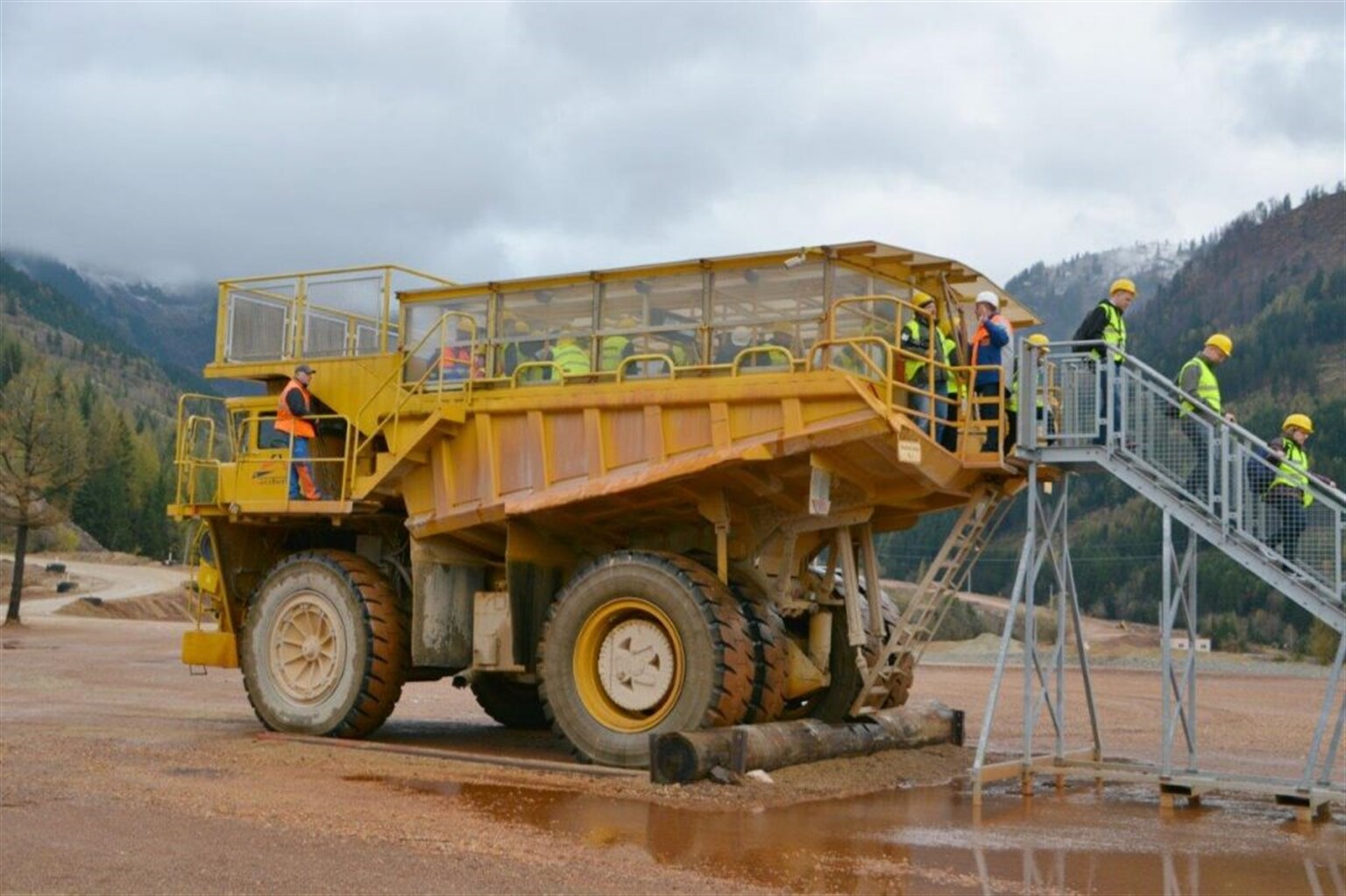 Worlds Largest Dumptruck Taxi