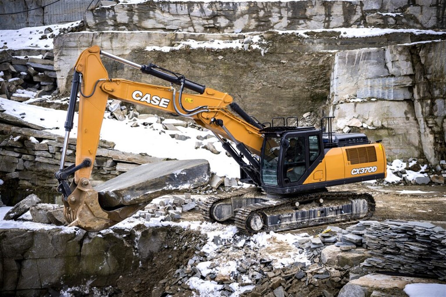 Case CX370D two-piece boom combo tackles stone in Northern Italy