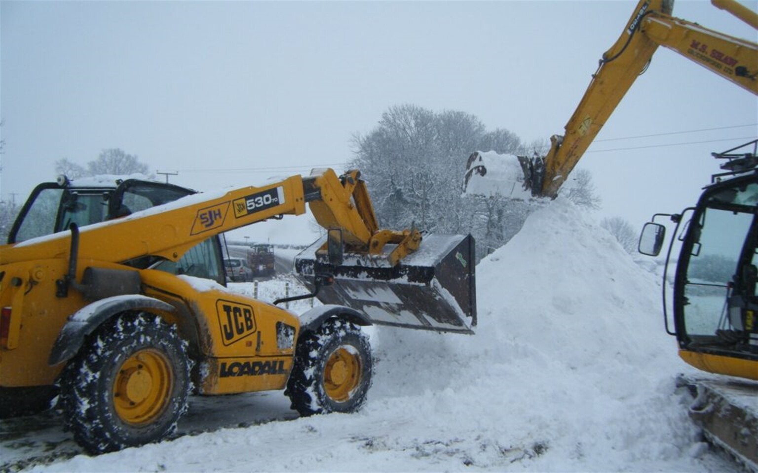 JCB kit re-builds The Snowman