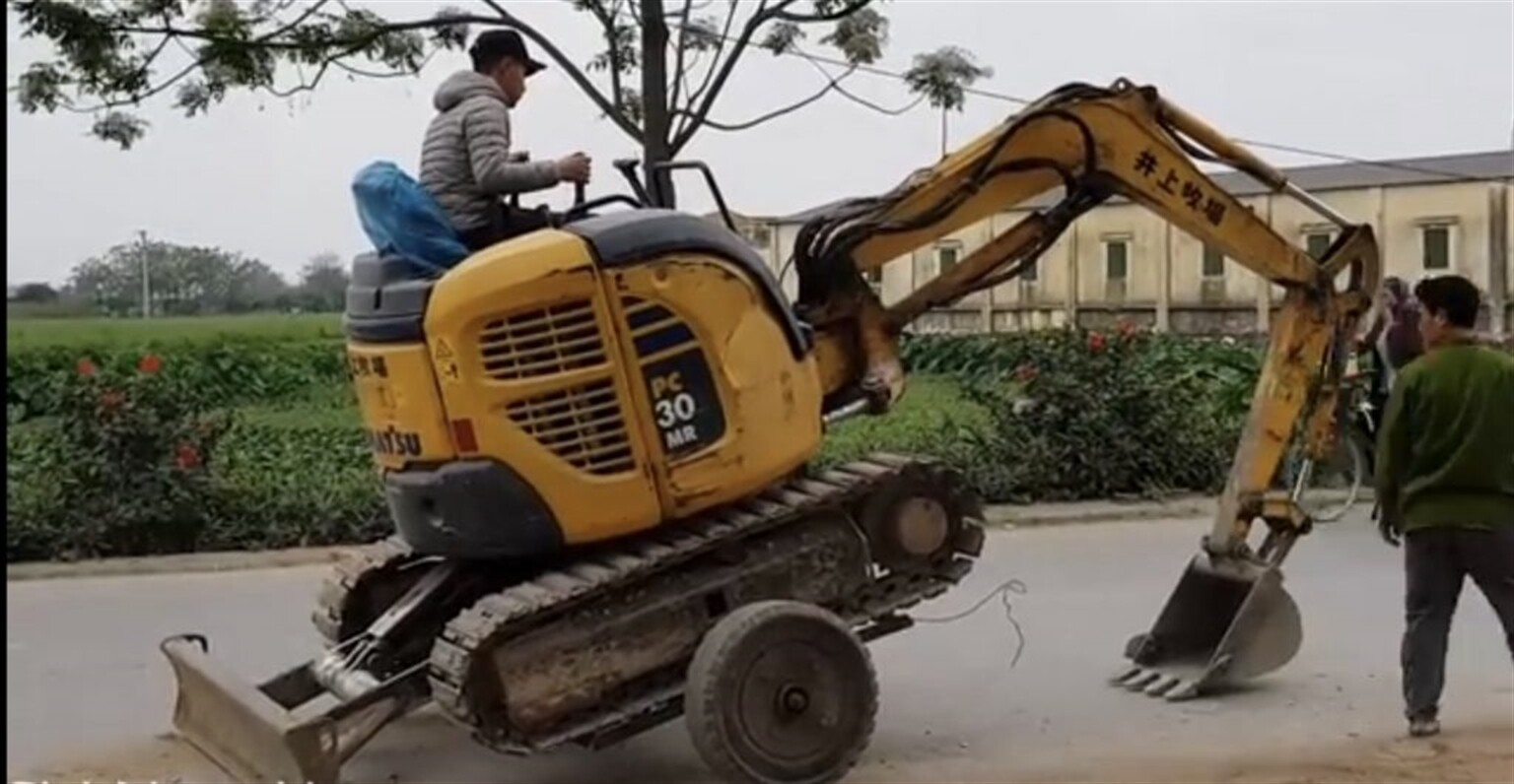 Bargain Basement Excavator Transport