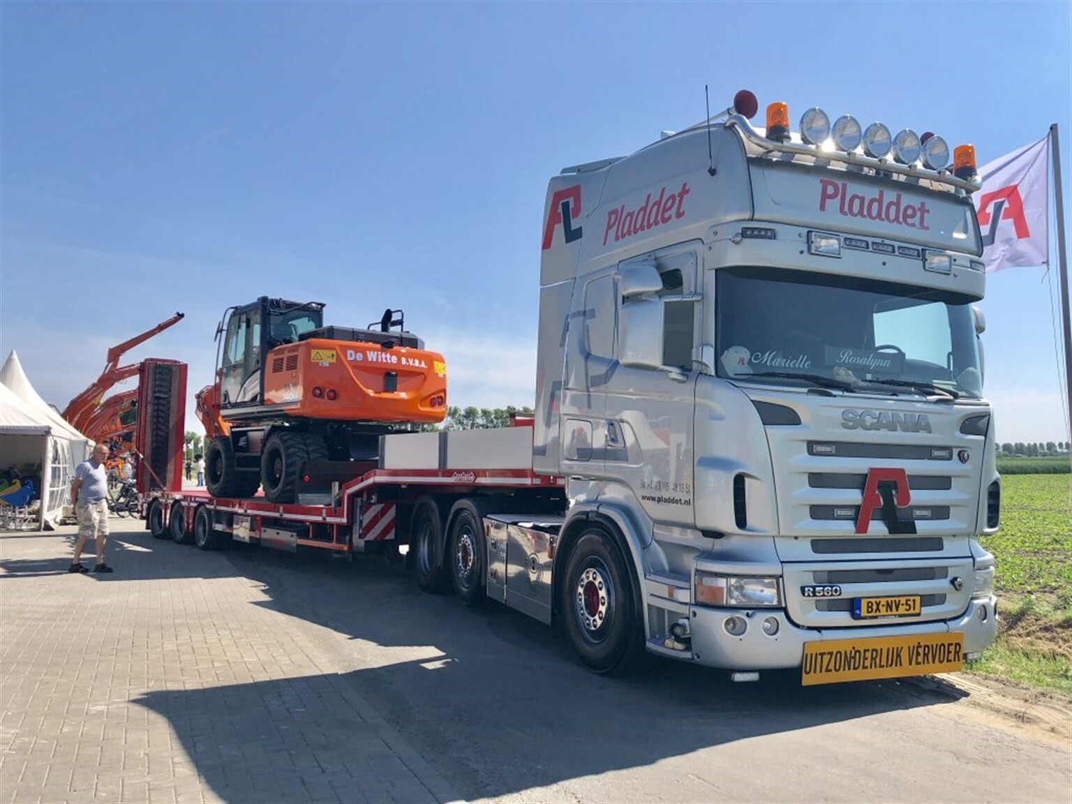 Digger Goes Dutch with Pladdet BV