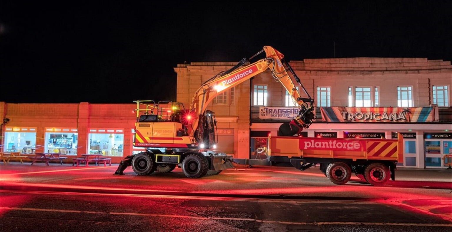 Plantforce Rentals tackle safety issues head-on with new highly specd Hyundai wheeled excavator