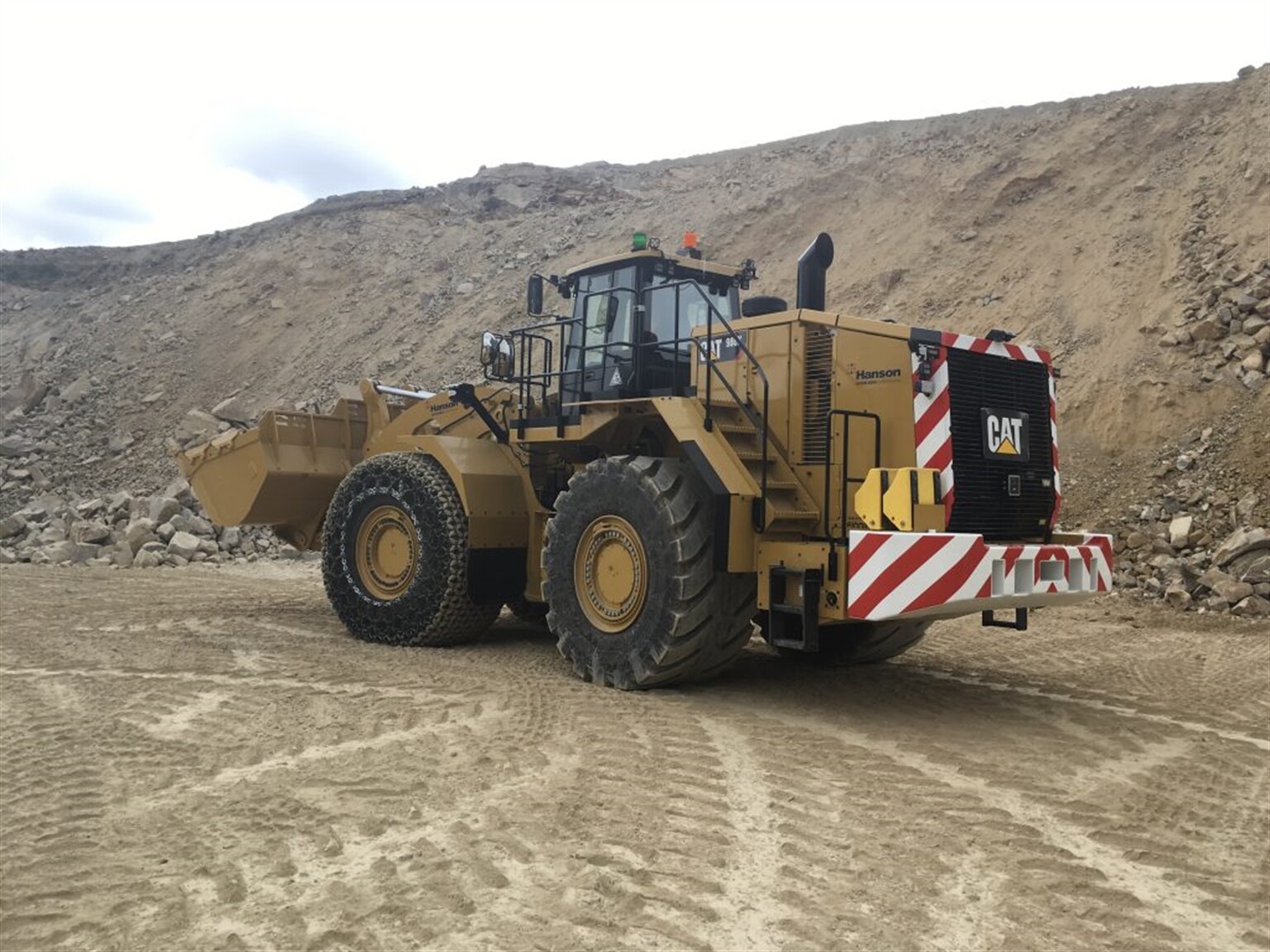 UK's First Cat 986K for Hanson Aggregates