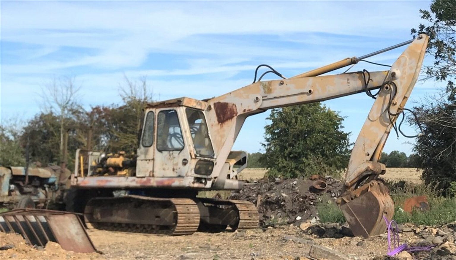 Old JCB 6 Discovered at Rest