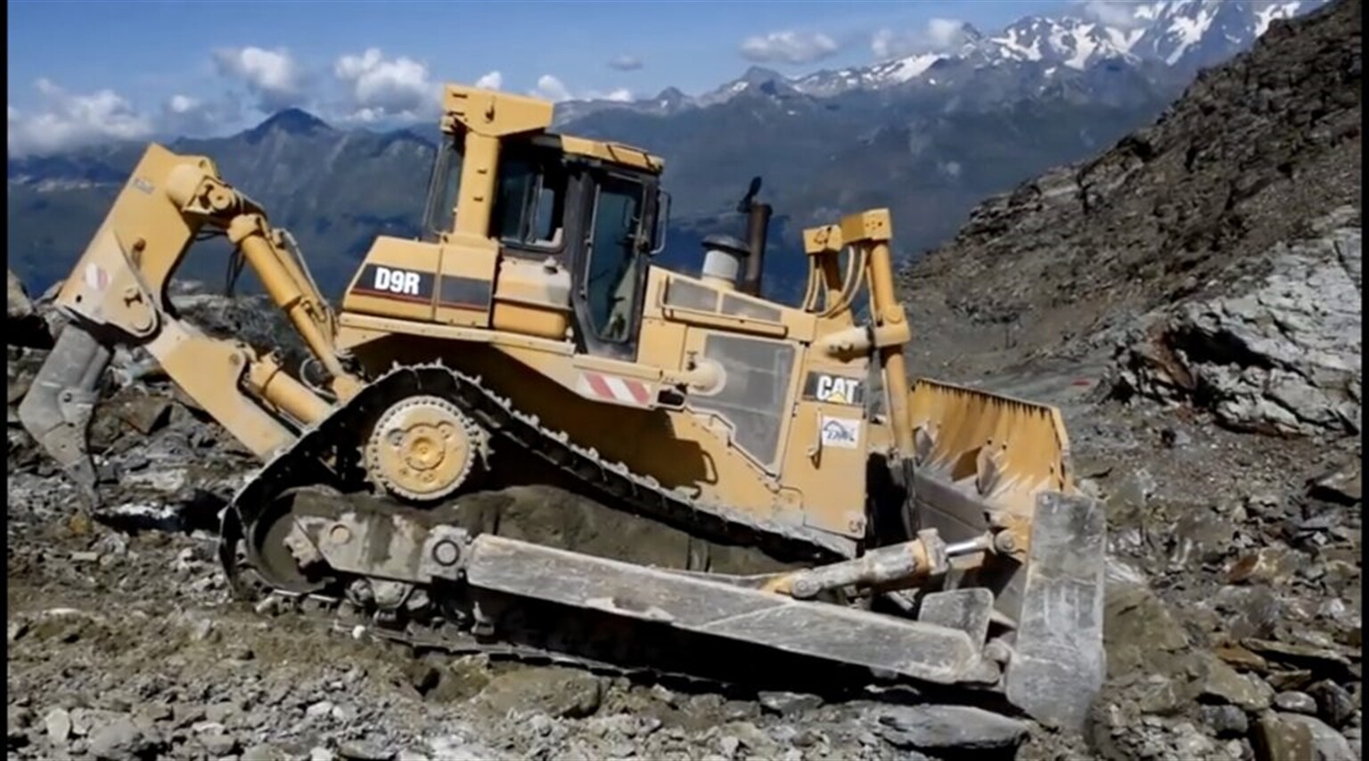 Big Cat Rips it Up in the French Alps