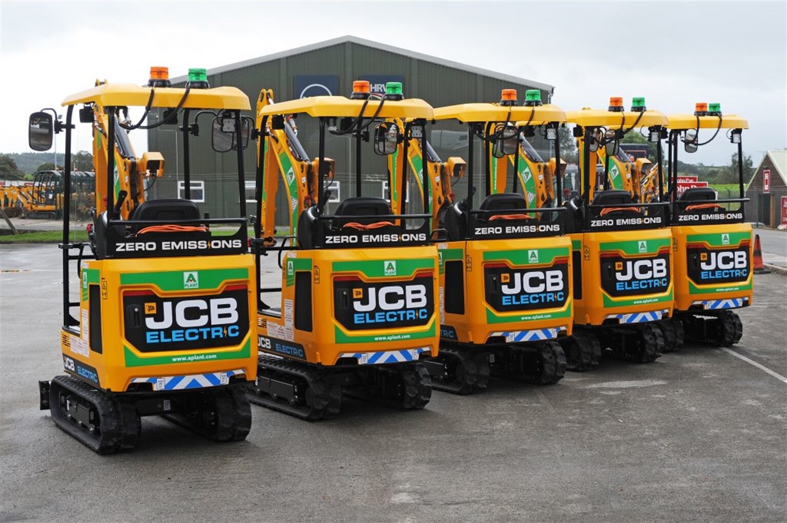 JCB Wins Major Electric Digger Order from Leading UK Hirer