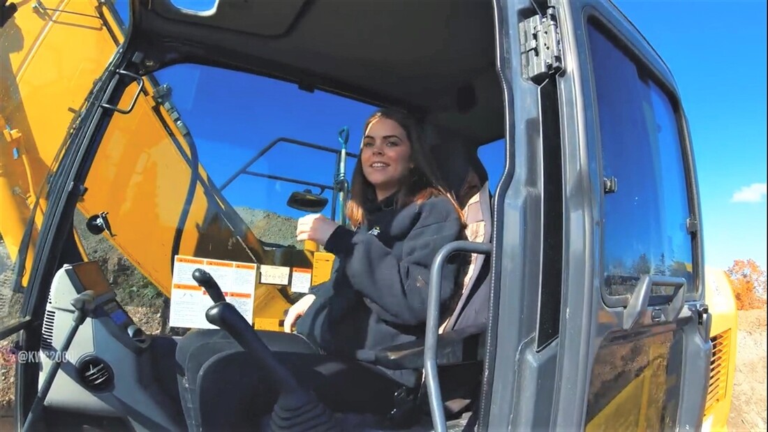 Girlfriends first time in an Excavator