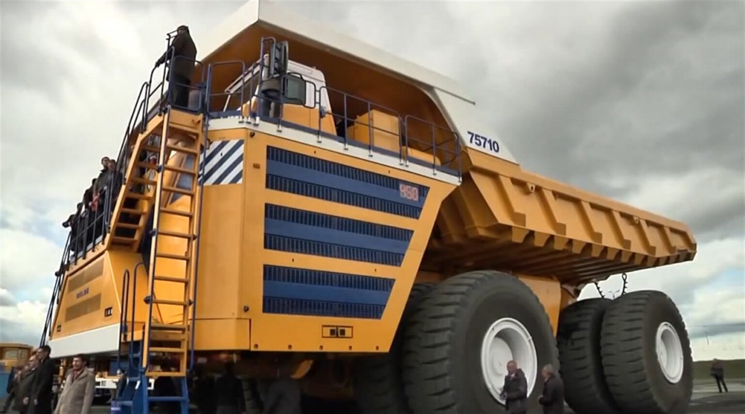 Largest dumptruck could be a record breaker