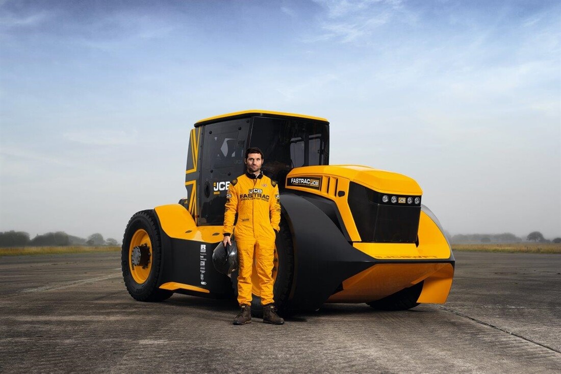 JCB FASTRAC Storms into Record Books as World's Fastest Tractor