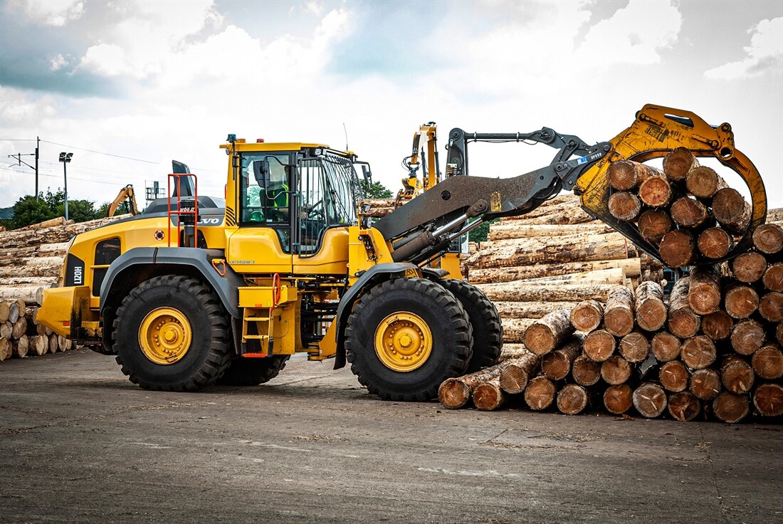 Log handling duties for Volvo loaders